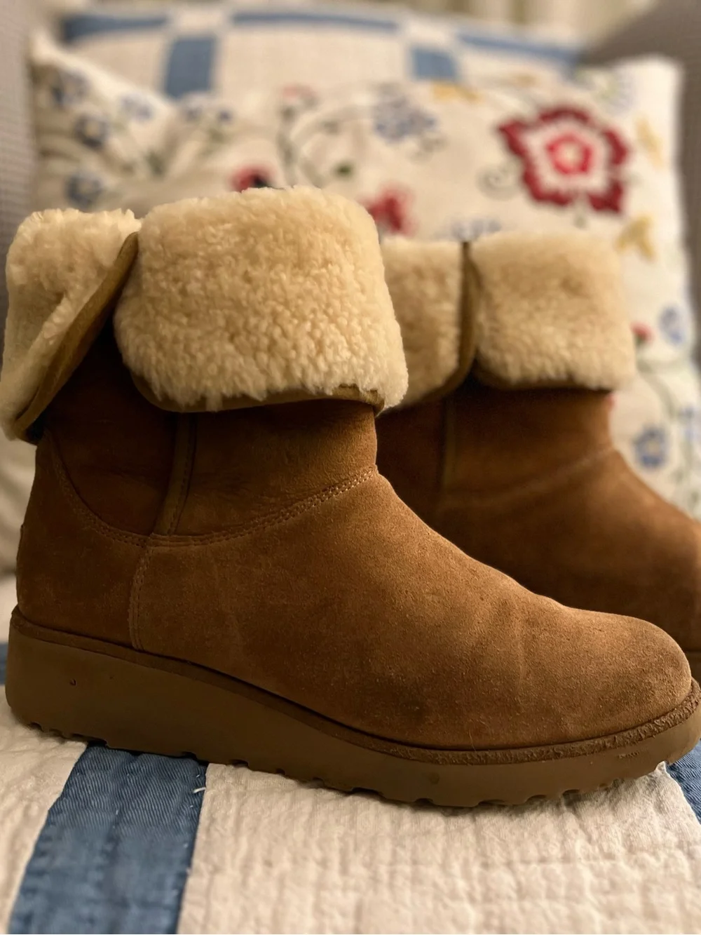 UGG Australia Amie Chestnut Suede Wedge Shearling Boots Size 9